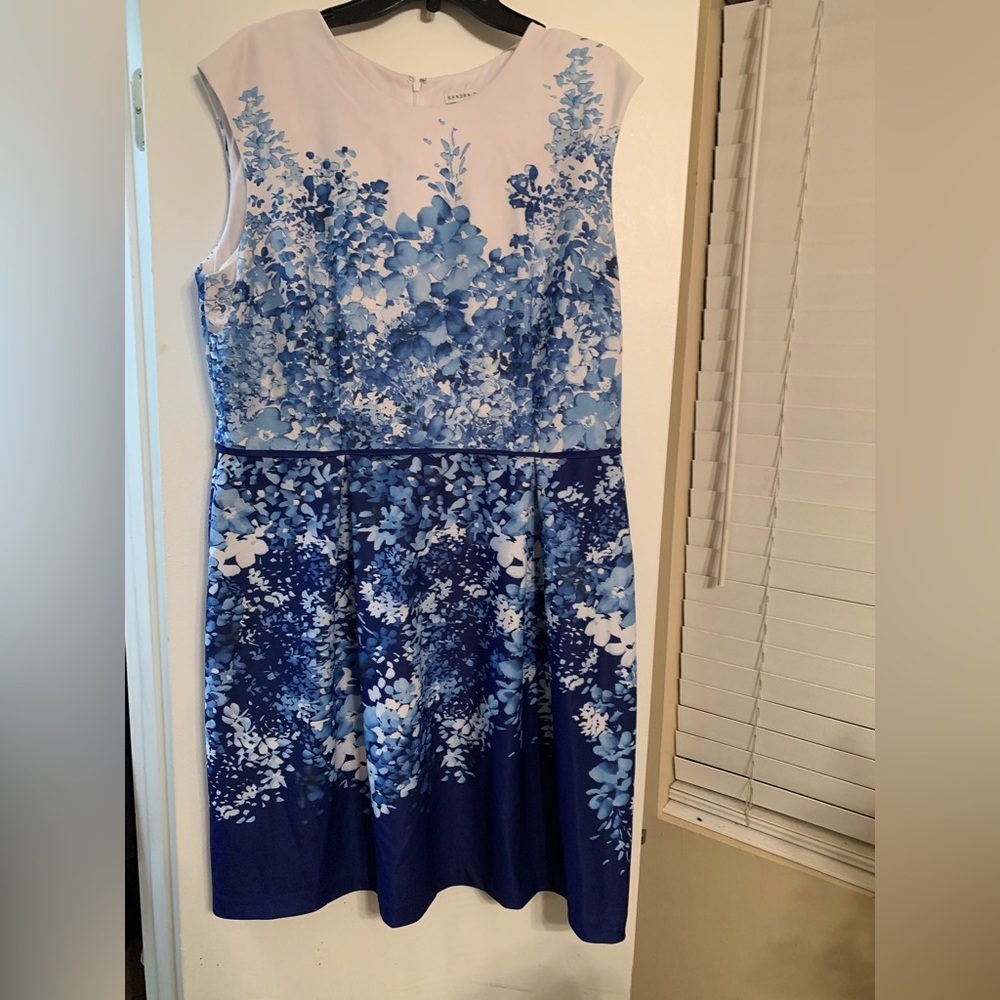 Elegant Floral Structured Dress - Spring Dress Size 18 - Sandra Darren
